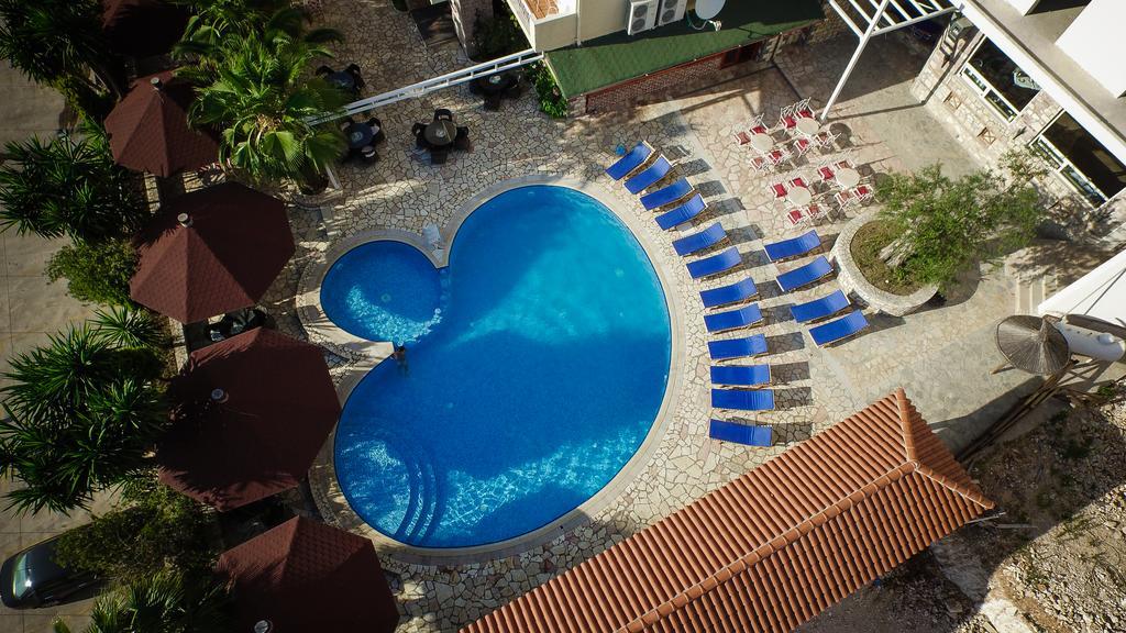 Hotel Panorama Sarandë エクステリア 写真