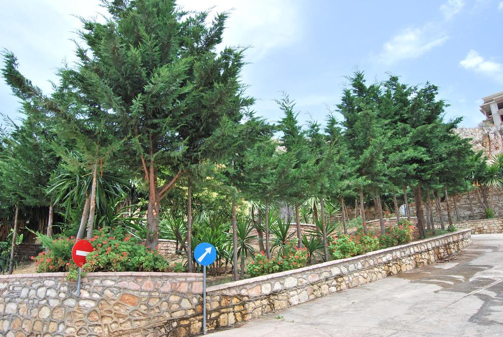 Hotel Panorama Sarandë エクステリア 写真