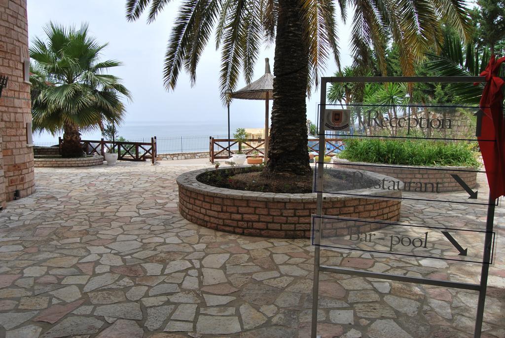 Hotel Panorama Sarandë エクステリア 写真