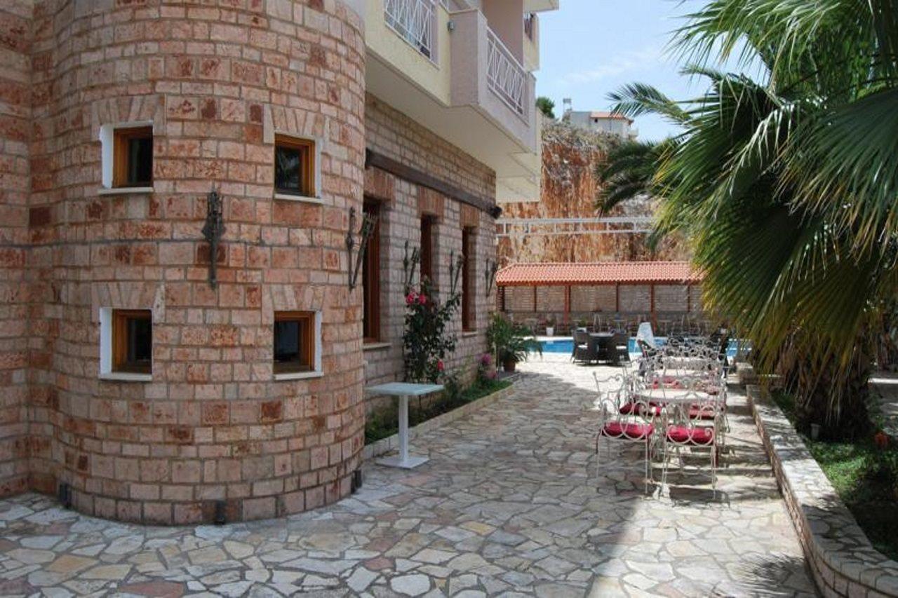 Hotel Panorama Sarandë エクステリア 写真